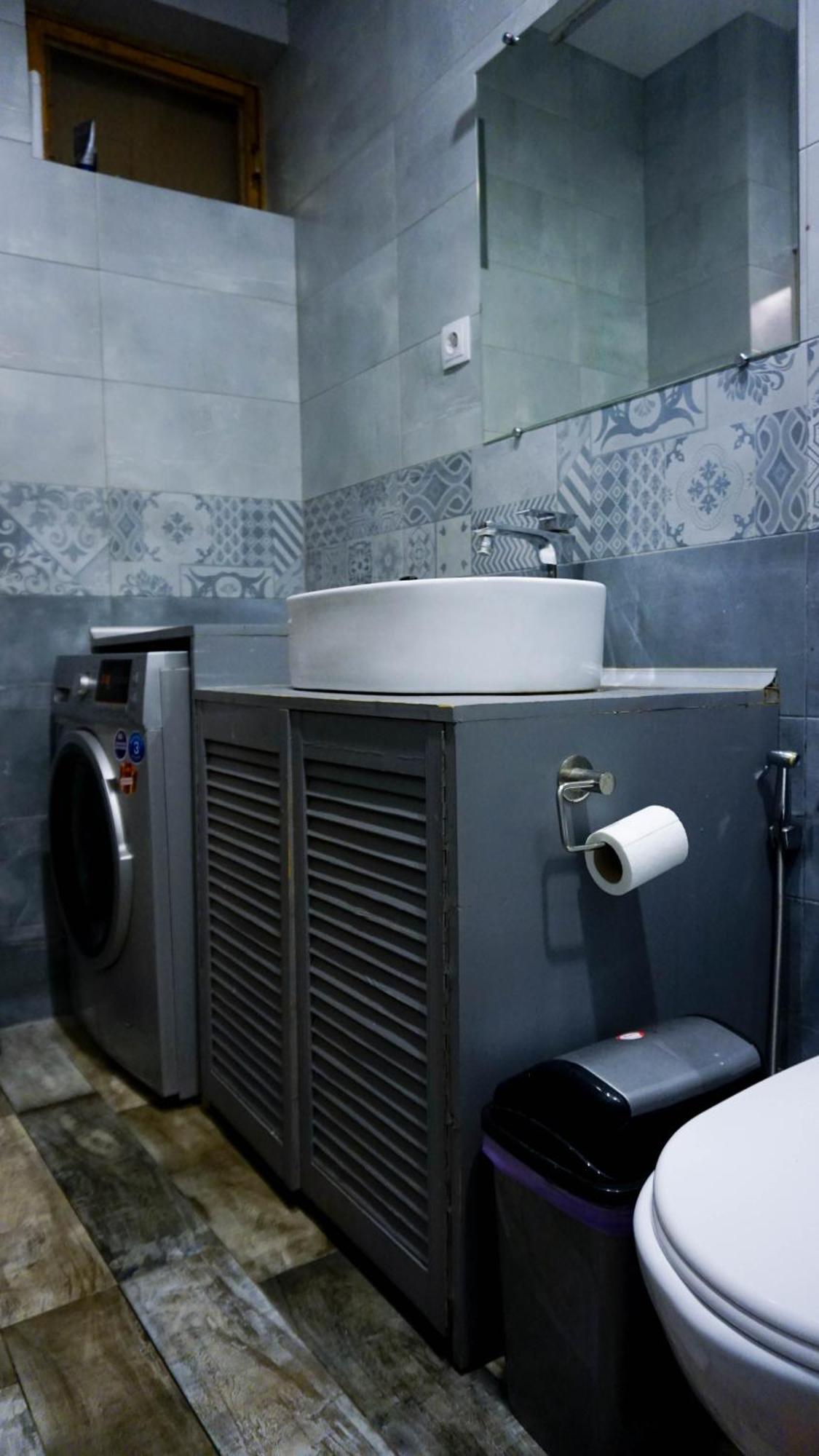 J Square Hostel Tbilisi Exterior photo